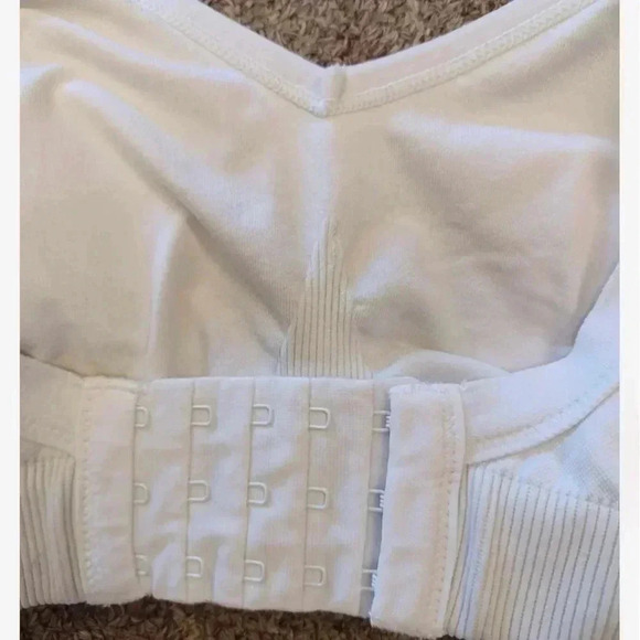 💥HOST PICK 💥 Nursing Sports Bra White Adjustable Straps Size Medium - Picture 8 of 8